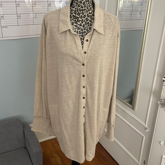Free People Tunic in Oatmeal colour size large, fits big.  Never worn - Picture 1 of 2